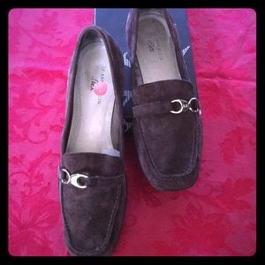 Anne Klein brown suede loafers women’s size 10.